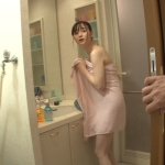 オムニバス 「ちょっと！早くしめて下さい！！」浴室の扉をあけたら入浴中の女の子に遭遇して無垢なカラダに勃起を抑えられず…