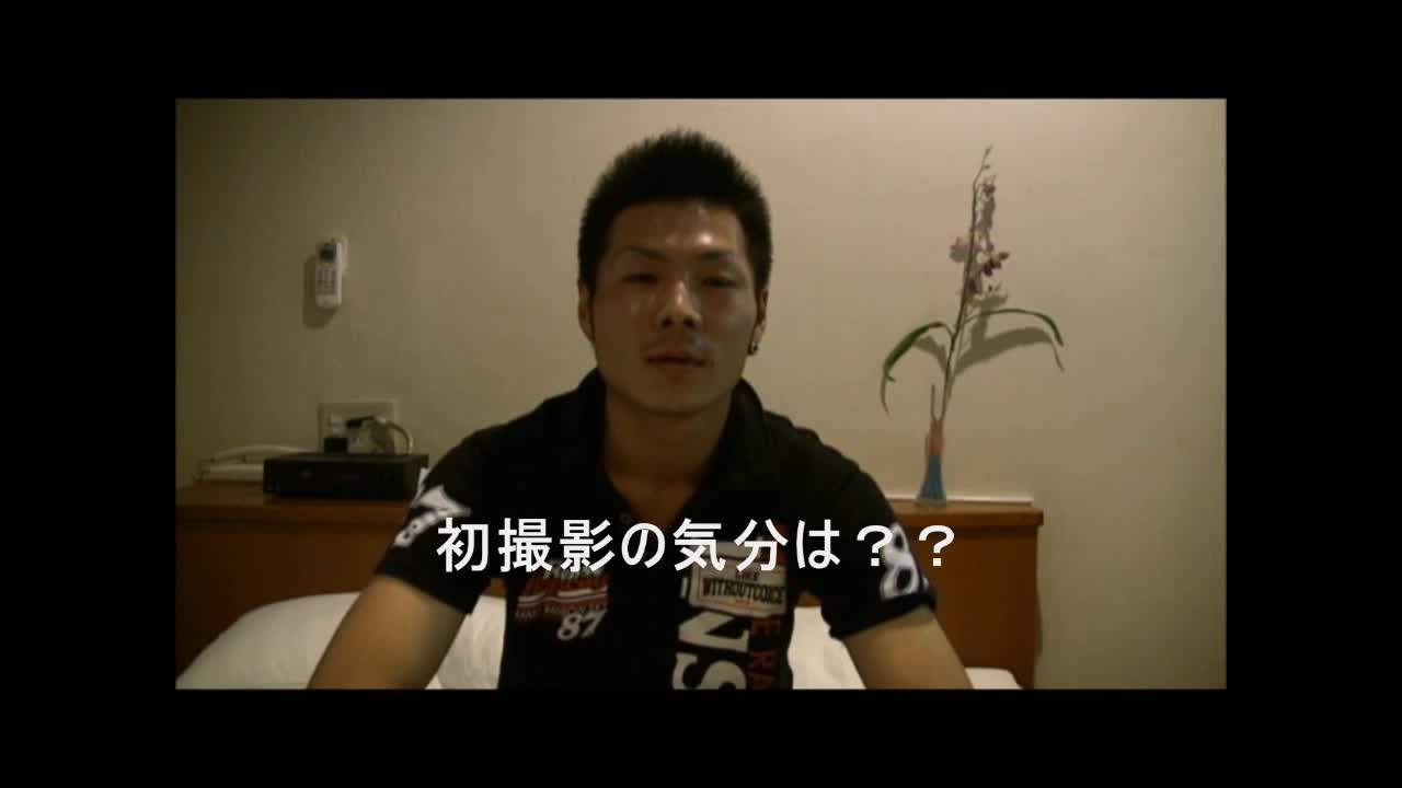 野菜をアナルに挿入してオナニーする男らしい青年に燃える!!勿体無いので最後には挿入した胡瓜を食べてもらいました!! sample 1