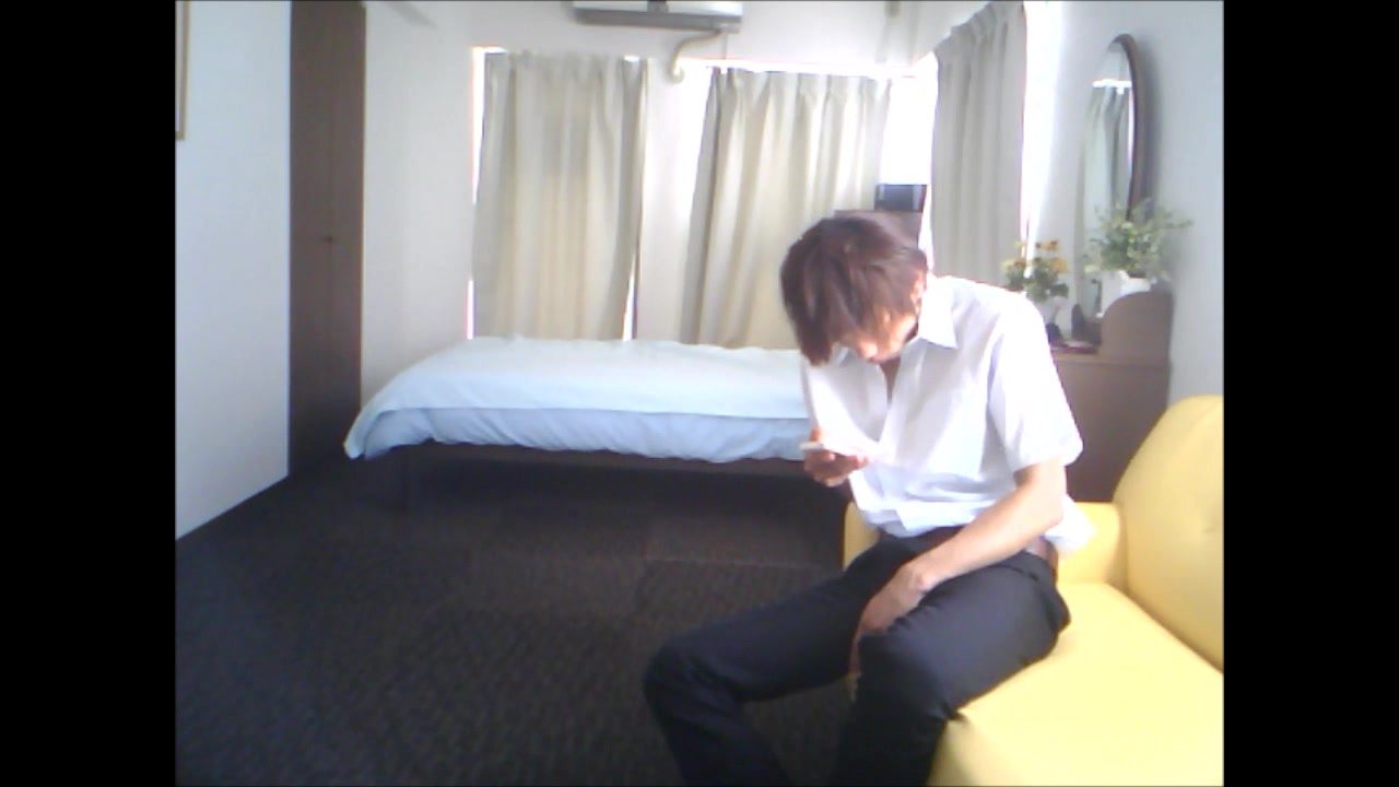 部屋にコッソリカメラを仕掛けて自然なオナニーを覗いてみたVOL.4 sample 5