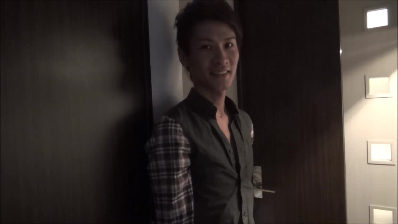 素人ノンケシリーズ-アパレルスタッフ系爽やか短髪イケメンが初のAV出演 sample 1
